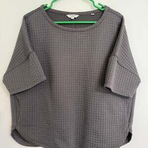 Max Studio London Waffle Knit Top Ruched Sleeves‎